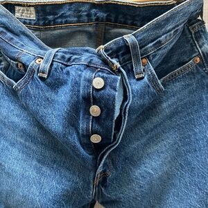 Very cool Levi’s 501 button-fly straight leg jeans for women.